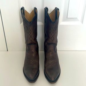 Women’s Frye Pull On Boots - Size 9